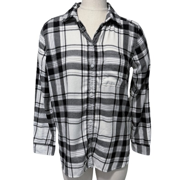 American Eagle Outfitters Tops - American Eagle Medium Shirt Ahh-Mazingly Soft Boyfriend Plaid Flannel Button Up